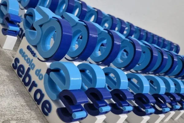 Custom 3D printed awards produced by AST3D for Sebrae 30-year anniversary event